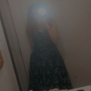 I’m selling this prom dress for $150. Only worn once and been sitting in closet